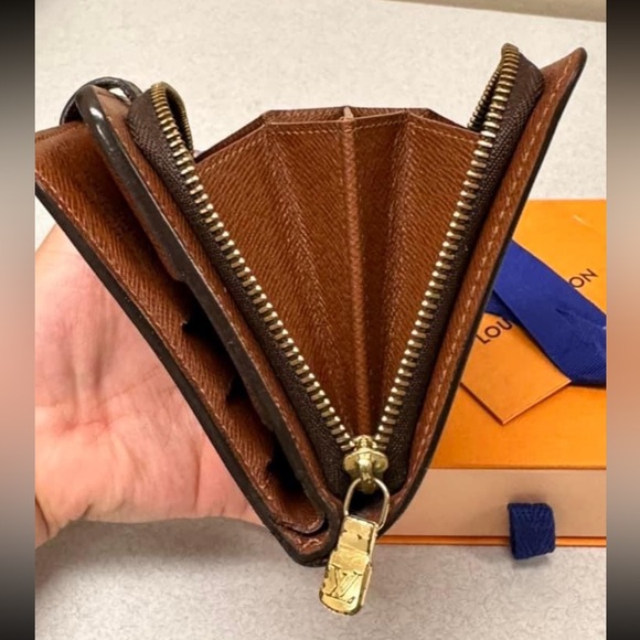 Louis Vuitton wallet - Picture 4 of 16